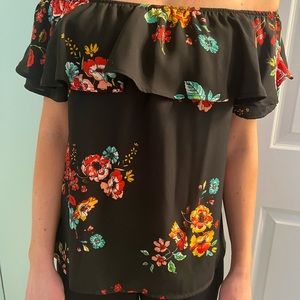 Floral off the shoulder top, shorter in length nice for high waisted jeans